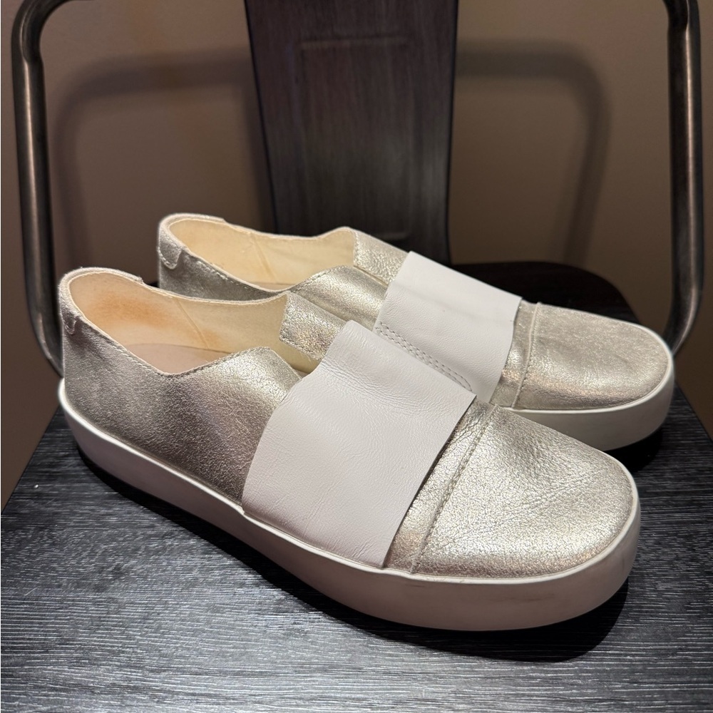 ED Ellen Degeneres Garstin Silver/White Slip On Loafer Sneakers Size 6 - Picture 2 of 15